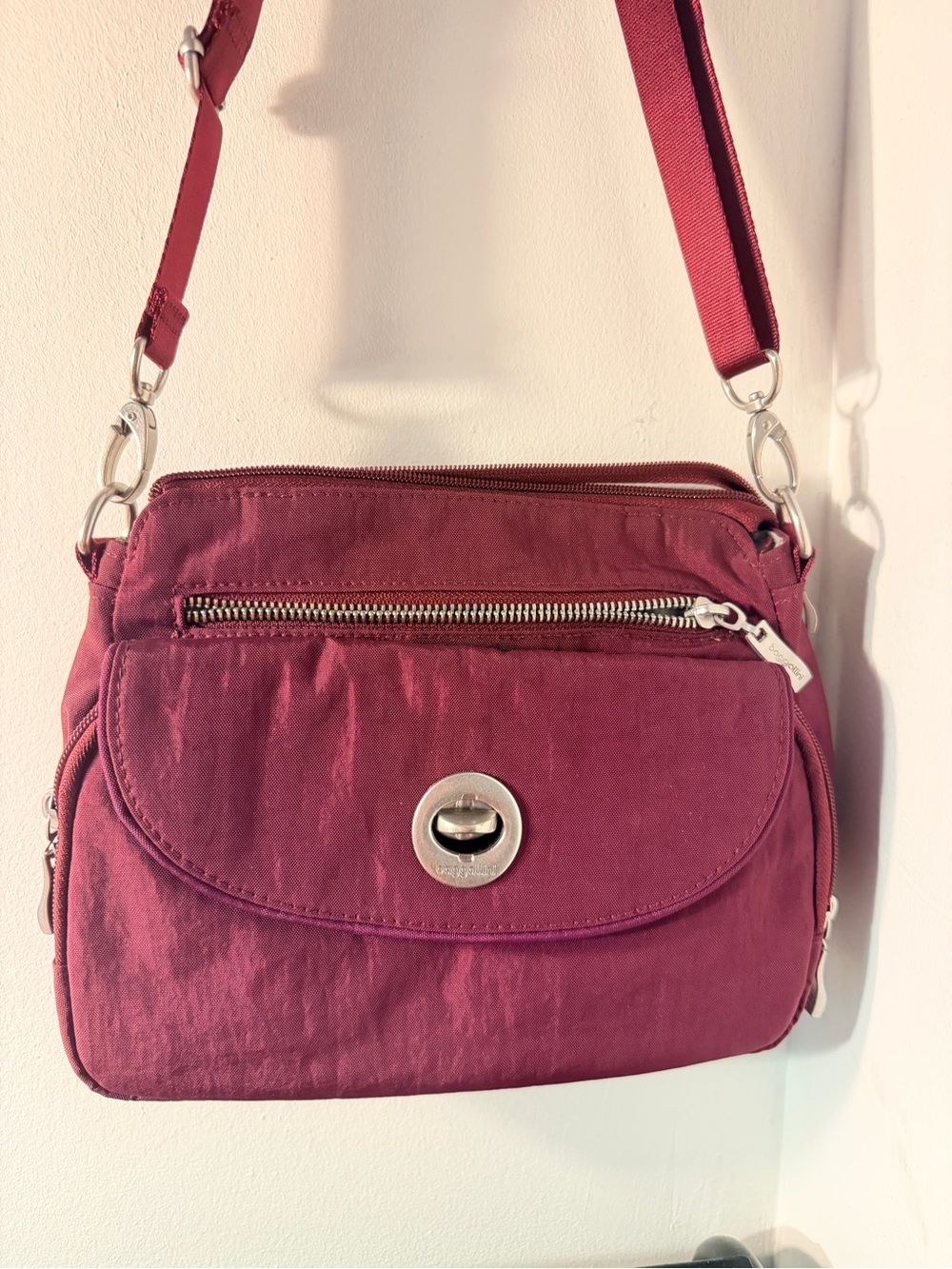 baggallini Calais RFID Zip Crossbody Bag Burgundy Adjustable Detachable Strap